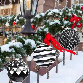 6''/150mm Large Christmas Ball Ornaments, 4Pcs Christmas Tree Decor, Shatterproof Hanging Decorations With Hooks, White & Silver Baubles For Xmas Tree (Option: BlackWhite)